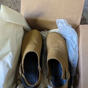 **TRADED ON LS** Bryr tegan chonk clog in nori